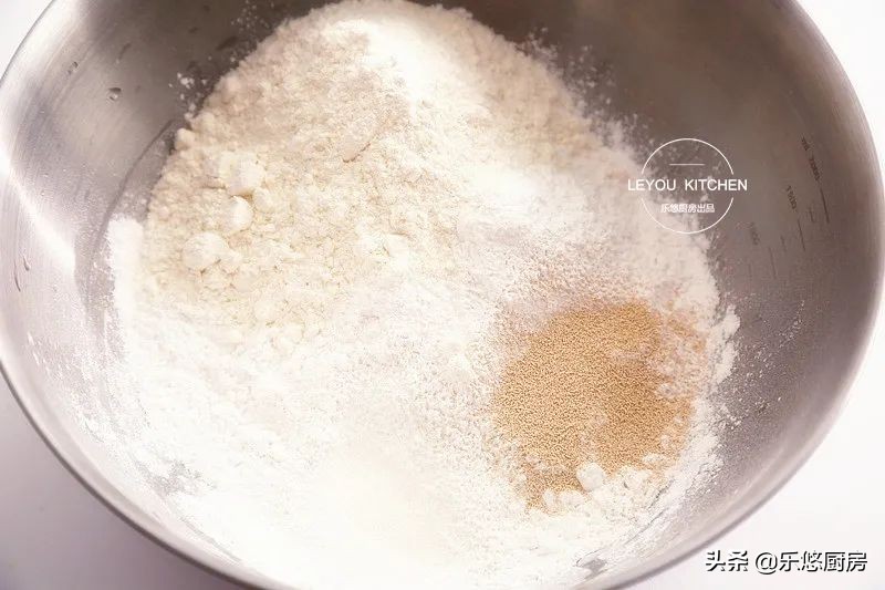 一斤米糕怎么做又蓬松又白又软,酒酿米糕蒸好后难脱模是什么原因