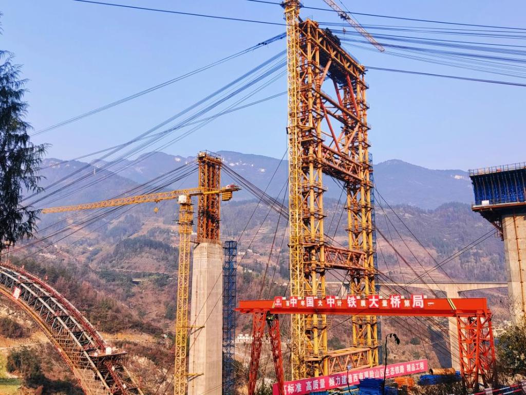 组图|春来施工忙重庆多个铁路项目驶入“快车道”