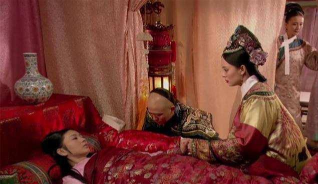 古代女性生孩子是用什么方法难产,古代接生为什么要热水