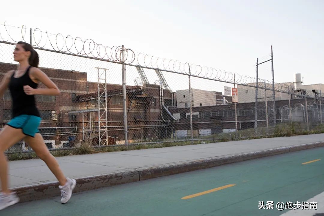 怎样呼吸跑步不累,怎样跑步才能不累脚