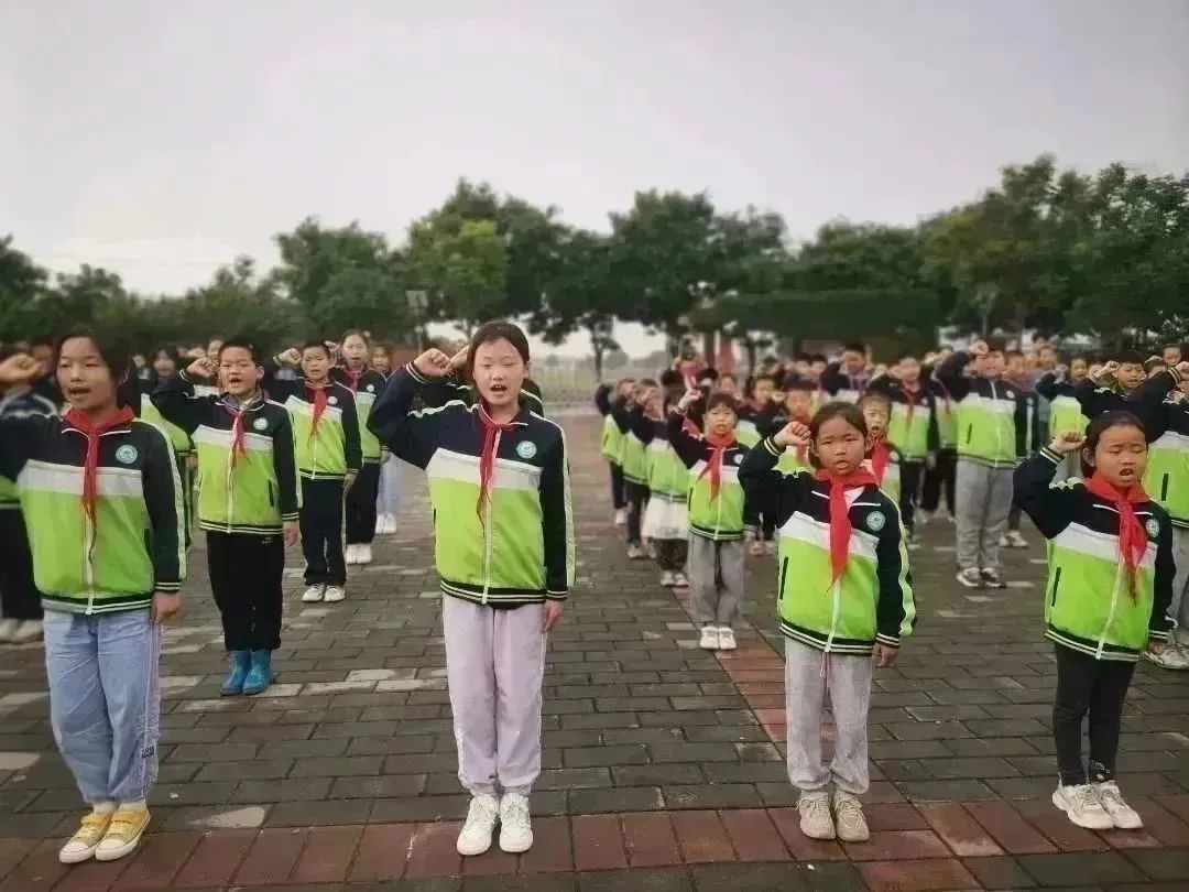 学习二十大，争做好队员|富平县各级少先队组织开展少先队员入队仪式暨庆“六一”文艺汇演主题活动