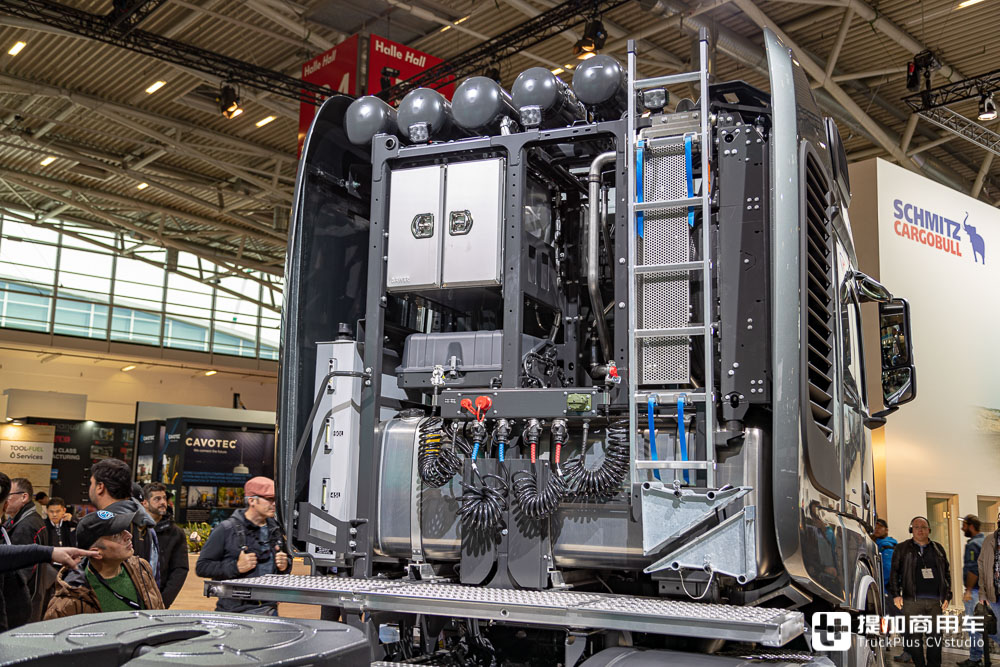 电动卡车站C位，硬汉选手也不少，带你逛2022宝马展奔驰卡车展台