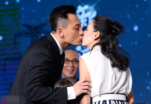 刘烨一夜难眠现状,用酒麻痹自己电视剧