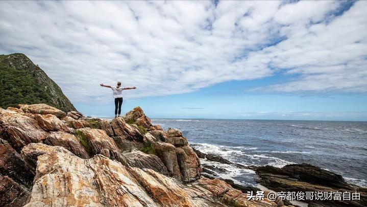 千万资产大佬告诉你：选择穷游路线图的人一辈子无法财富自由