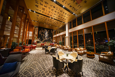 飞雪迎春山花烂漫,飞雪迎春绽玉蕊