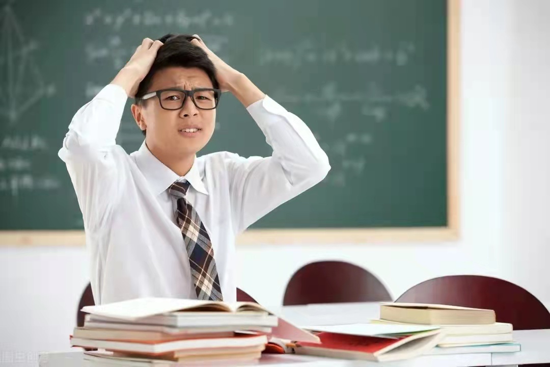 高一孩子考试在400多分算差吗,高一第一次月考考得很差家长鼓励