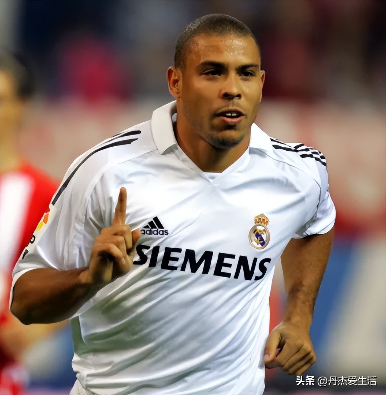 足球最强阵容罗纳尔多,足坛十大英雄迟暮