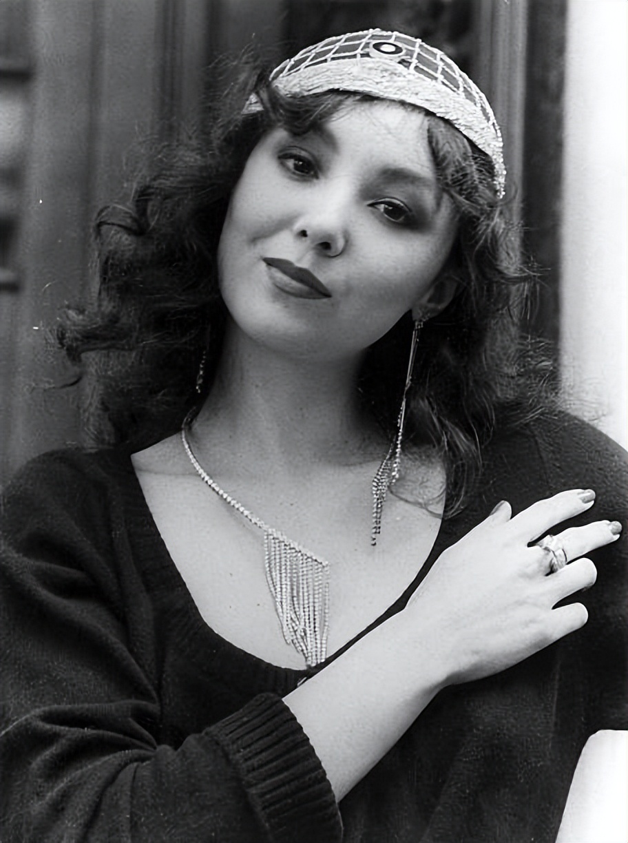 那位曾靓绝时尚圈、串起欧洲上流社会的超模为何落魄至此……