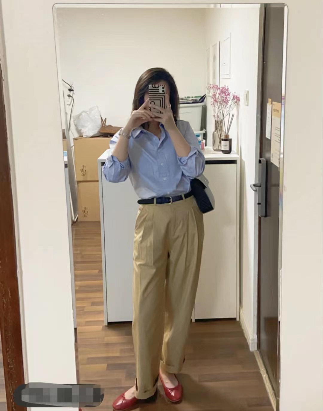 蓝色西装配卡其色裤子男,卡其色西装配什么裤子好看