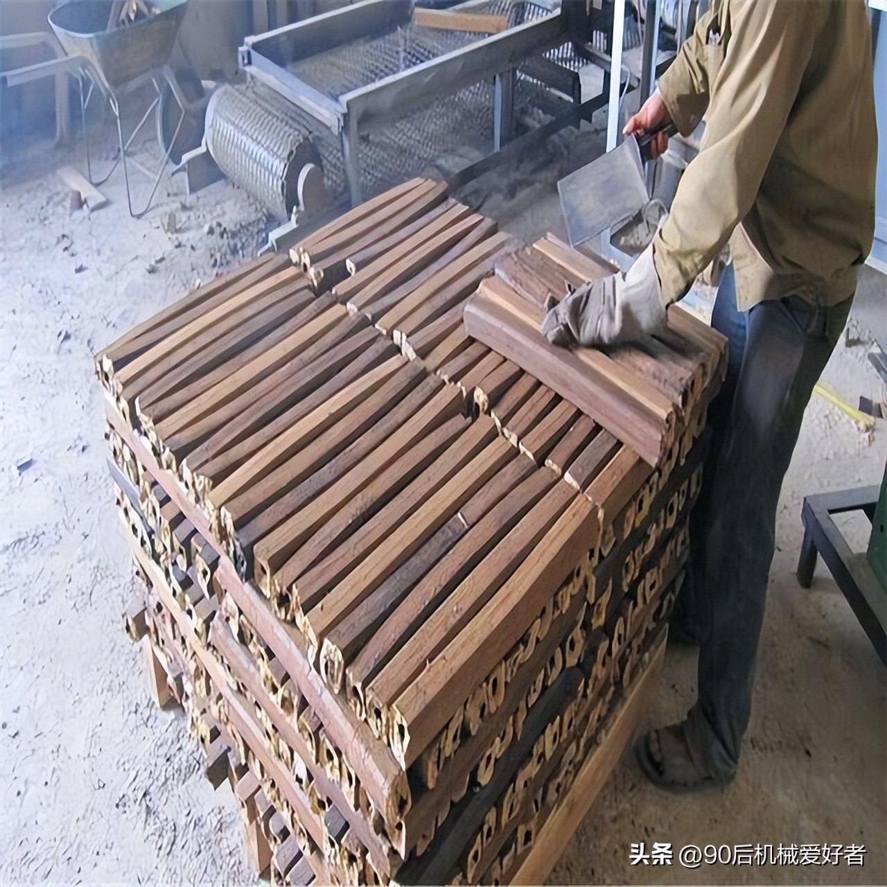 投资小型木炭机,3到5万小本生意烧烤加盟