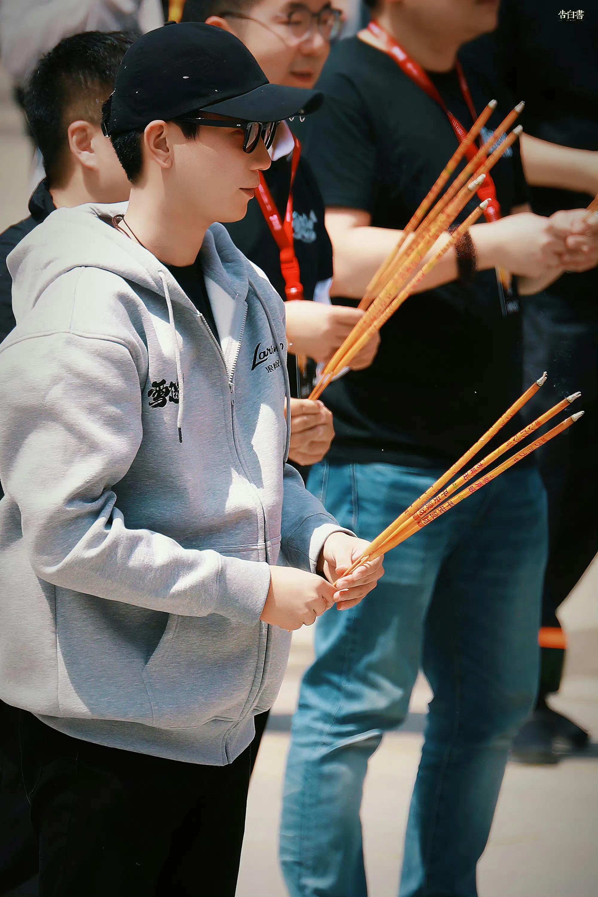 李雪琴在李现和檀健次之间二选一,檀健次金世佳李现专属bgm