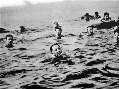 1987年*小平邓**邀请马拉多纳来中国踢球，马拉多纳：没有三亿我不去