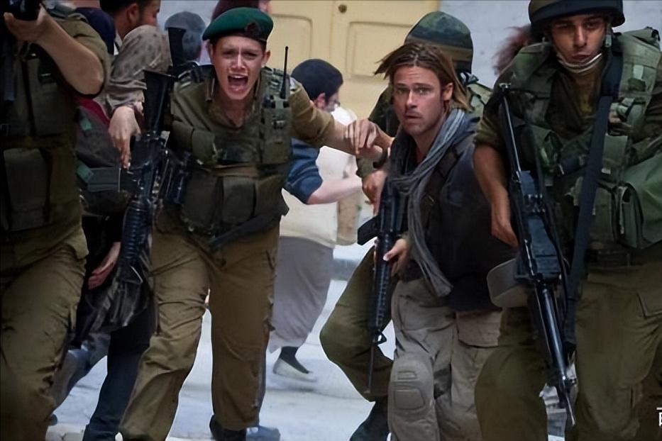 电影符码的空间词语性、再现形式的物象性，促使电影走向大众化