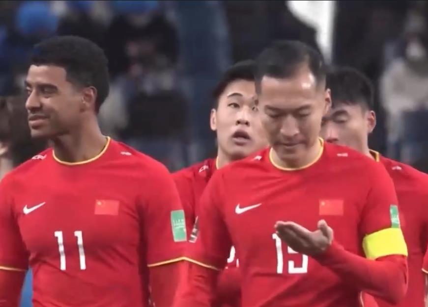 越南足球再创佳绩获27万奖金！球迷：国足赢越南都奖600万