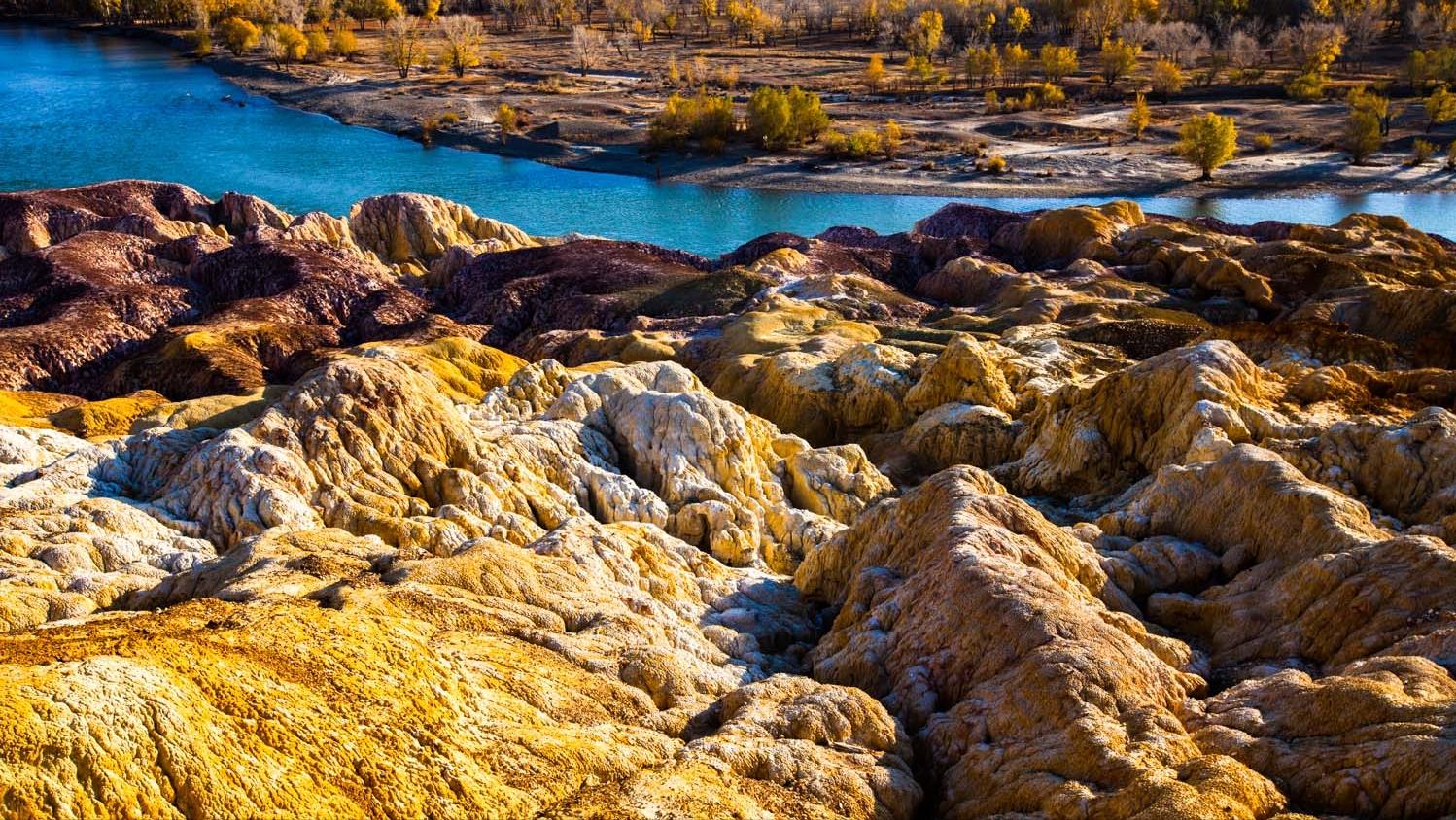 准噶尔盆地石英滩隆起的正反演结构，和遗传机制间的联系