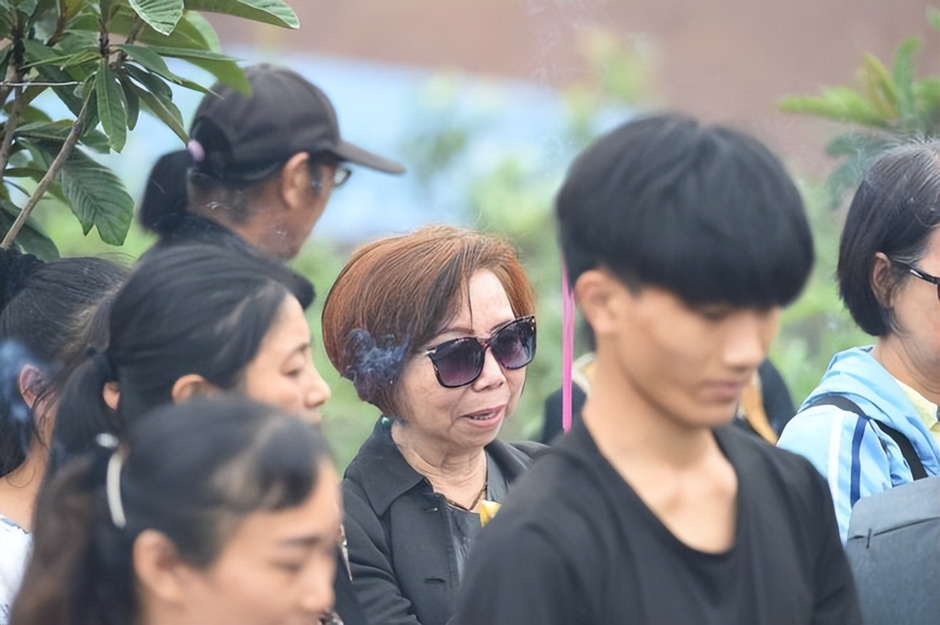 台湾老军官40年孤身一人，89年回大陆看女儿，只送了一个旧娃娃