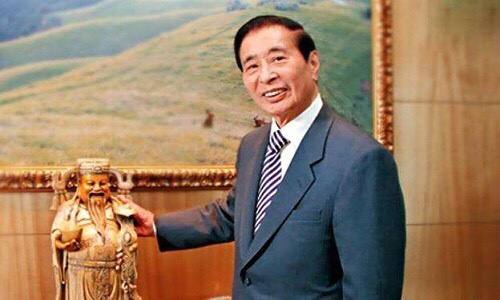 他生于广东，12岁能做黄金，炒股赚700亿，儿媳生子他奖励18.2亿