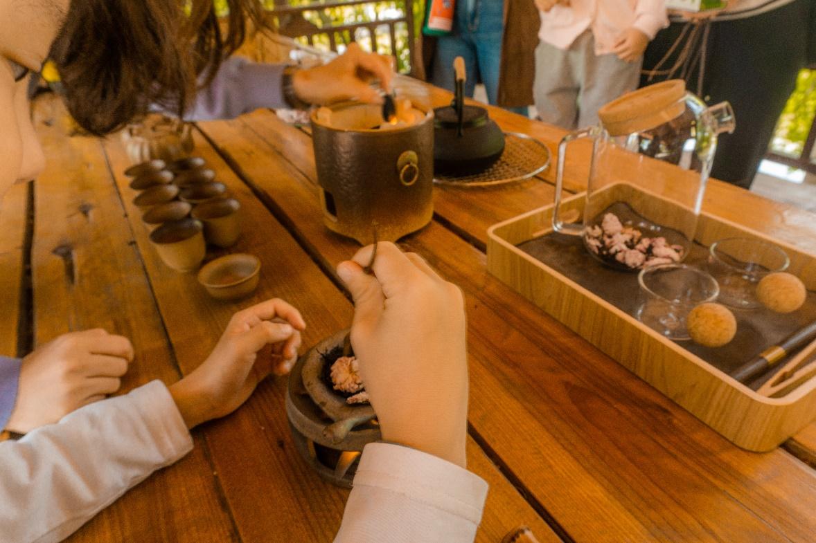 过年买给小朋友的零食礼物,致小朋友的一份礼物请查收