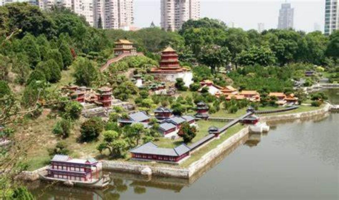 废弃的游乐园还很阴森,阴森废弃乐园