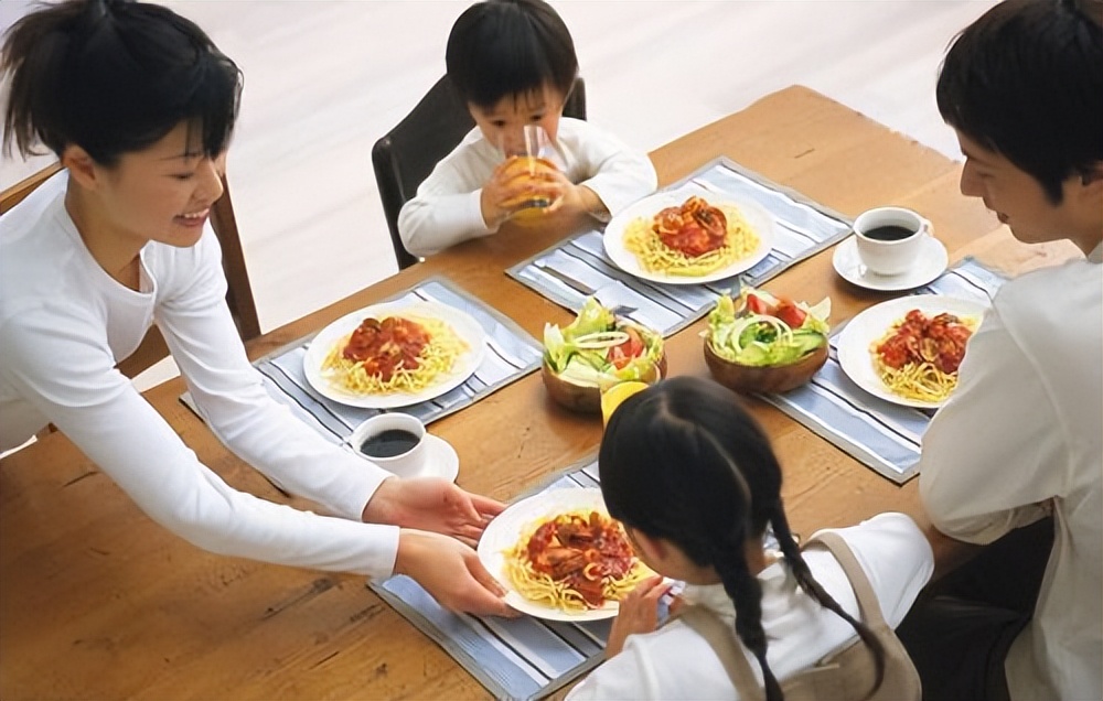 手脱皮如何判断是缺维生素还是癣,手脱皮是不痒是感染了癣吗