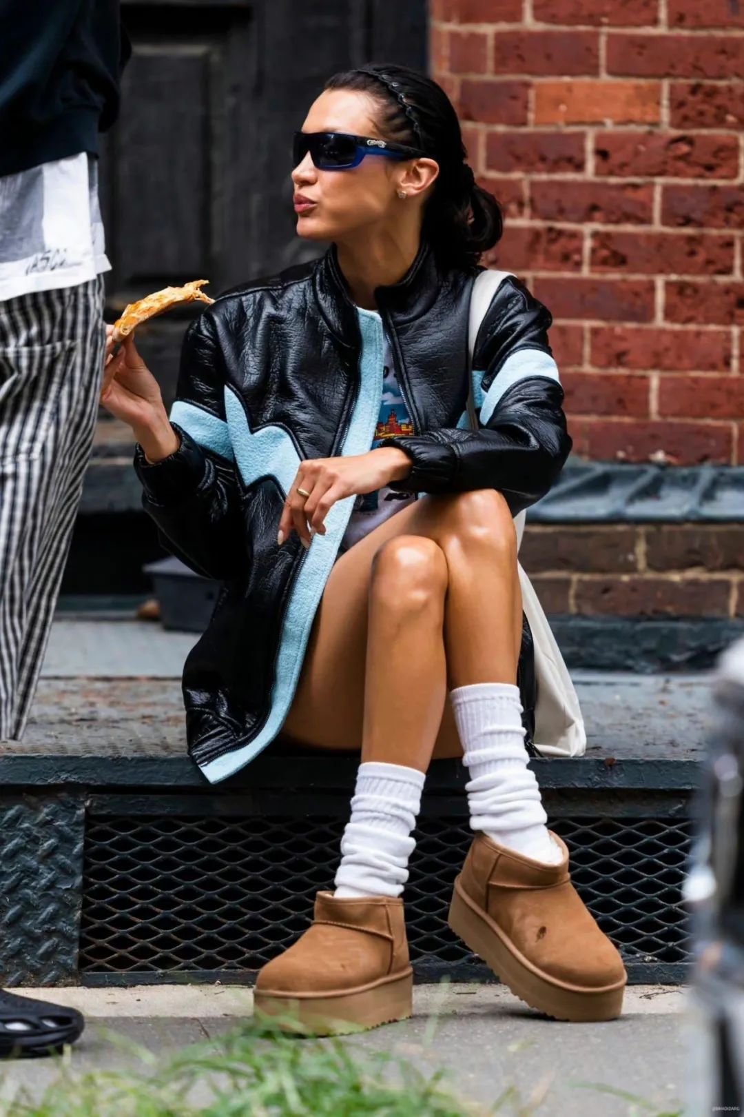 抢断货!这双丑鞋火成热门单品?!网友:又是看不懂的时尚…