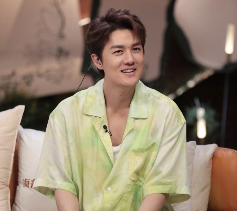 折磨ai,IU自曝患耳疾