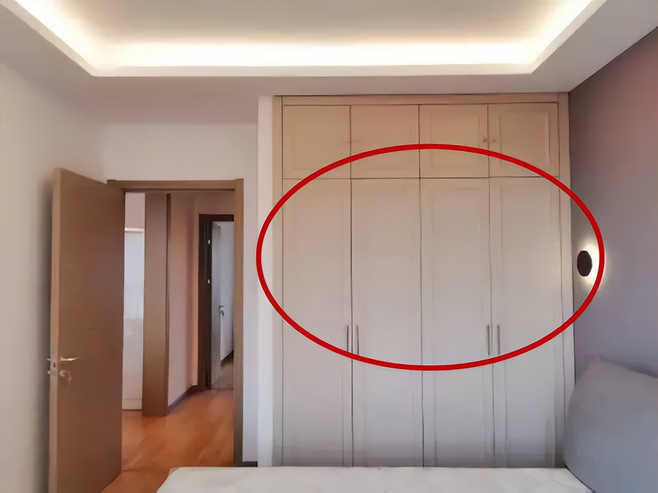 用衣柜隔开的房如何隔音,用衣柜当墙隔断房间隔音