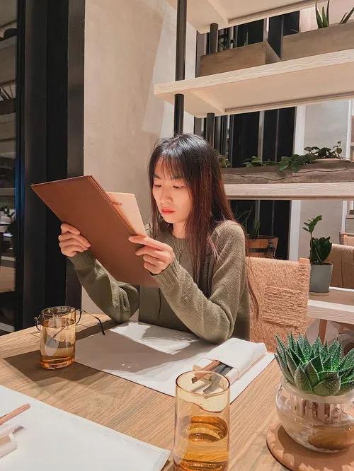 三十年的朋友大庆在童年时就是我们的楷模，原因不是因为他帅