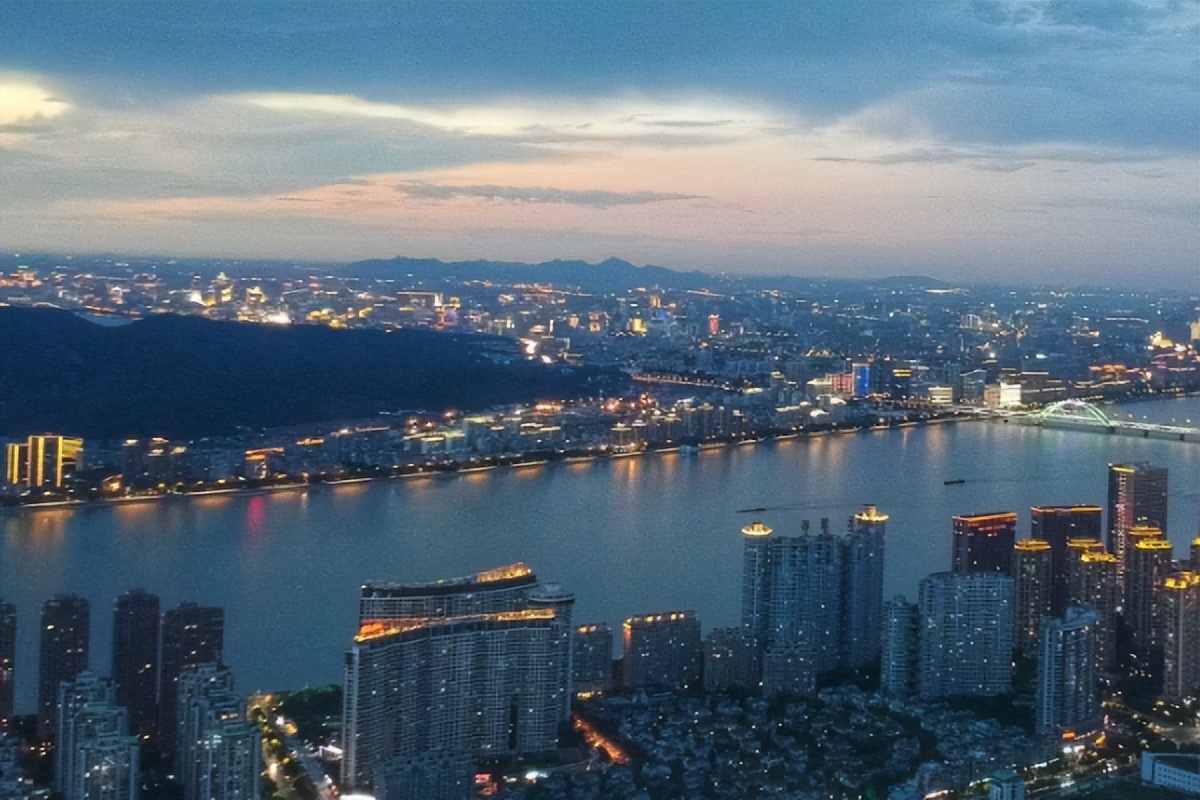 杭州站是杭州城站吗,杭州站和城站火车站是不是一个站