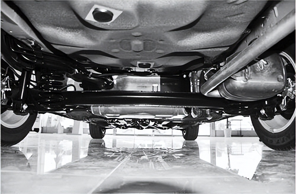 底盘装甲有什么用,底盘装甲不具备什么作用