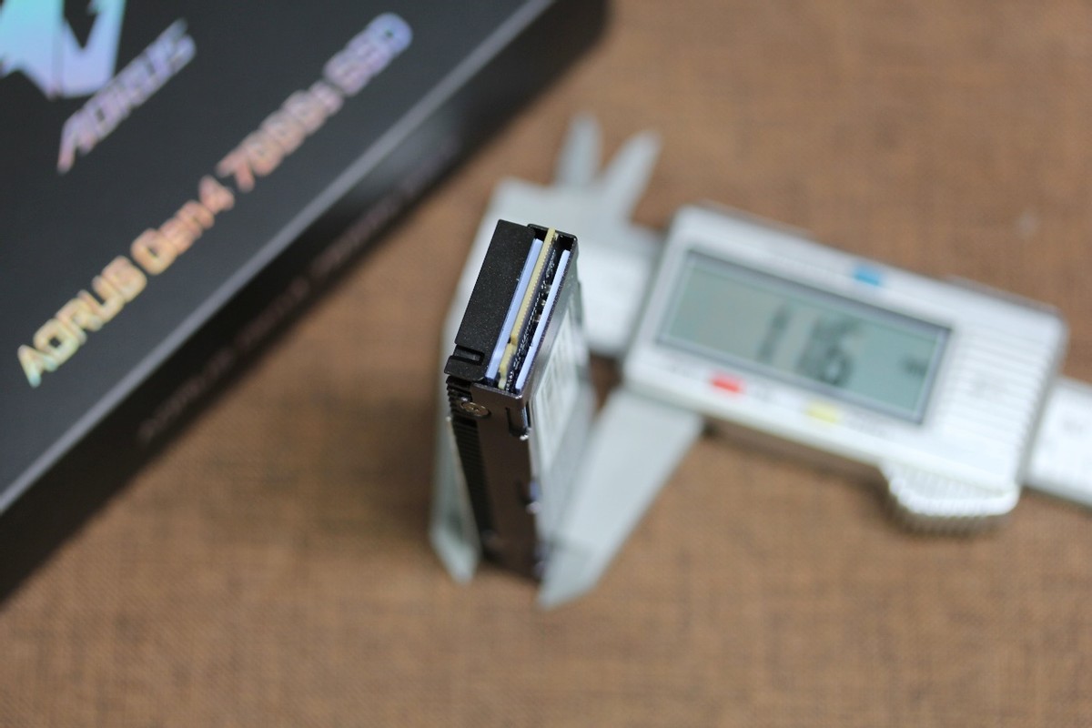 技嘉aorusgen41tb钛雕,pcie4.0固态技嘉评测