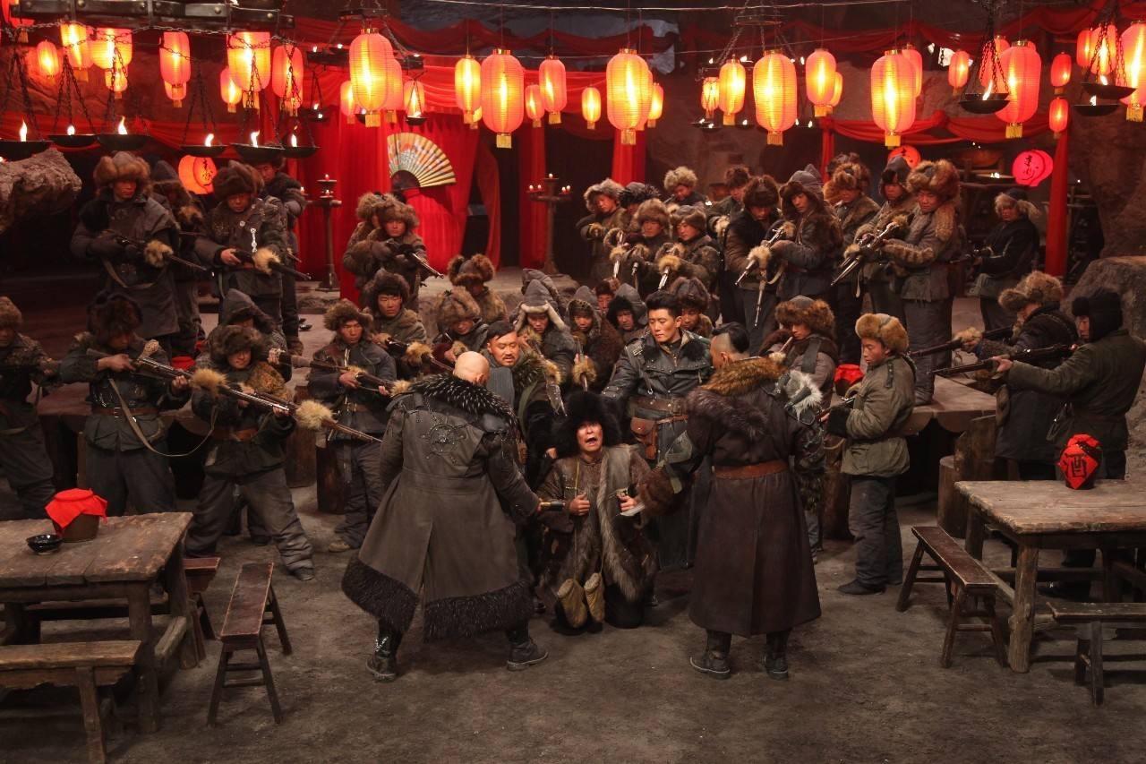 民国第一悍匪，抢72个女人做压寨夫人，死时连外衣都没来得及穿