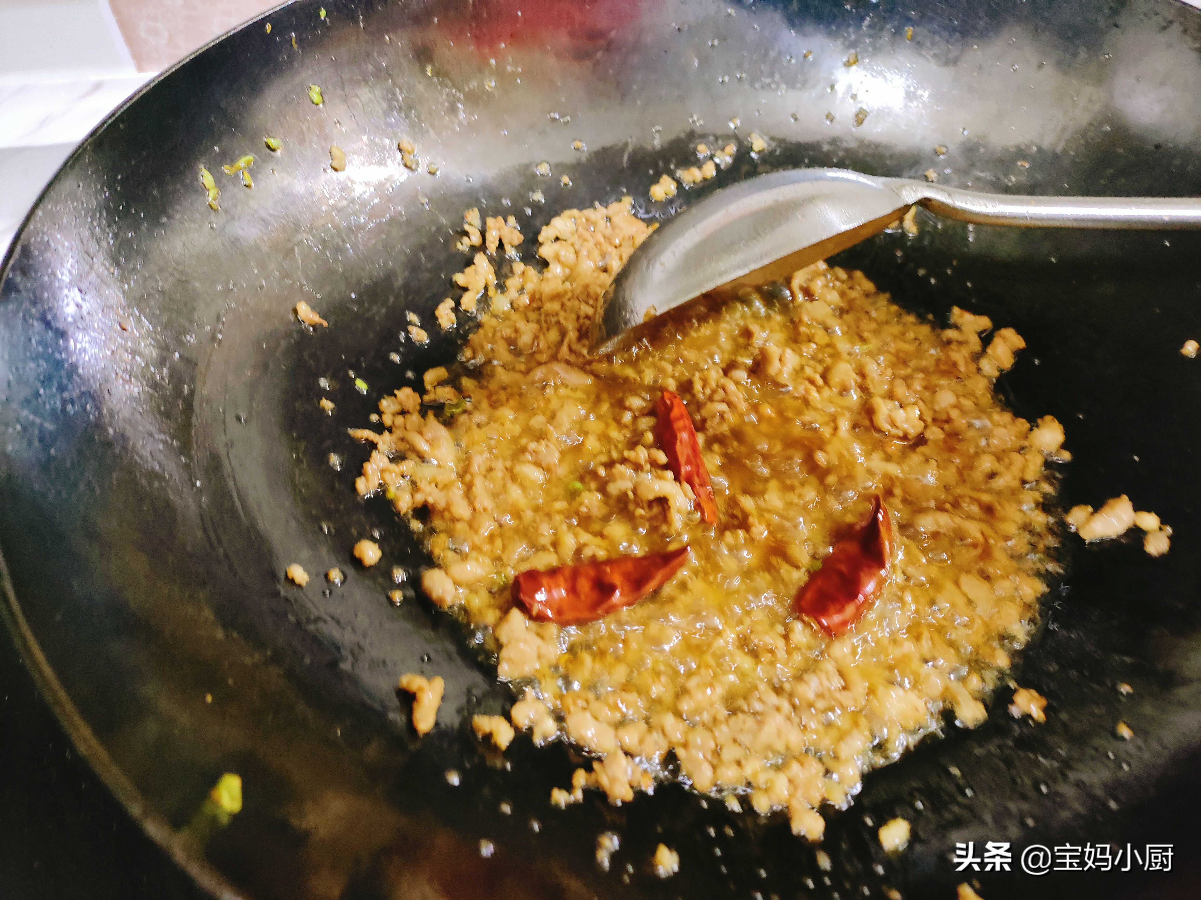 如何炒粉条松散不粘成一团,做粉条的步骤简单