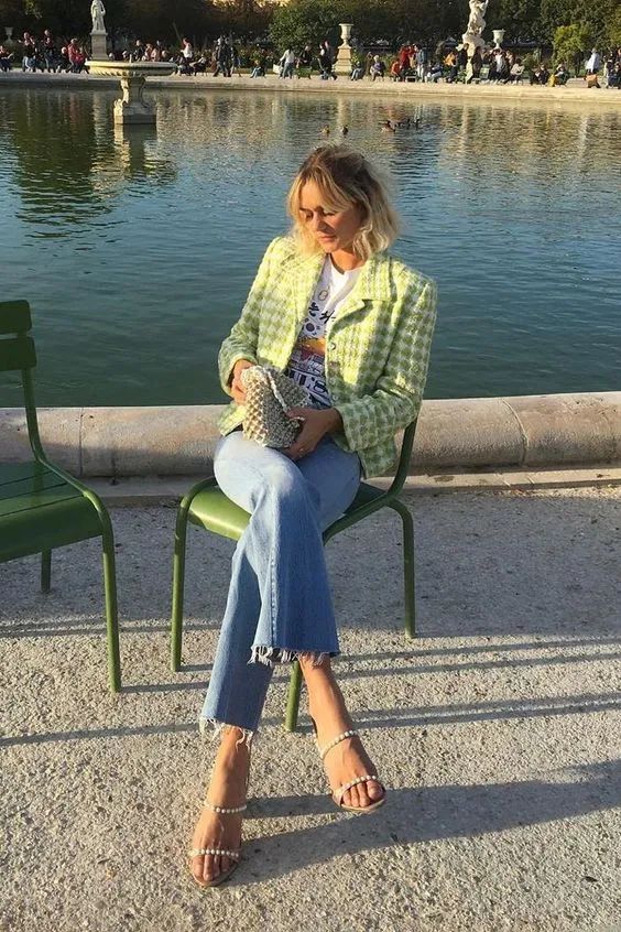 为什么小香风外套穿了显得很驼背,为什么你穿小香风廉价又土气