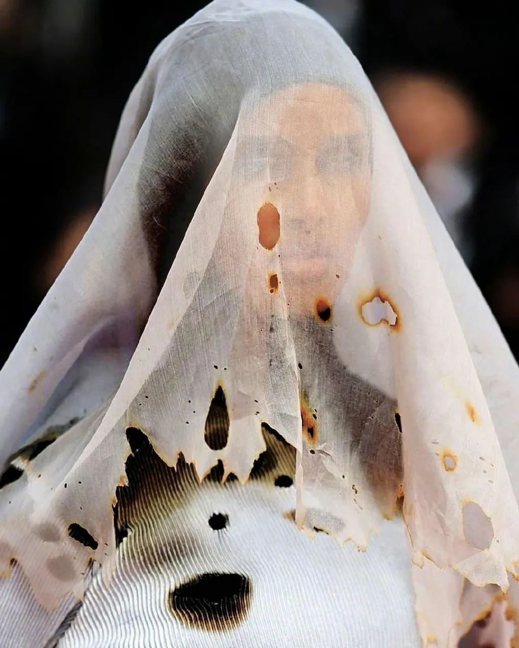 戛纳红毯范冰冰艳压群芳,范冰冰再次惊艳戛纳红毯