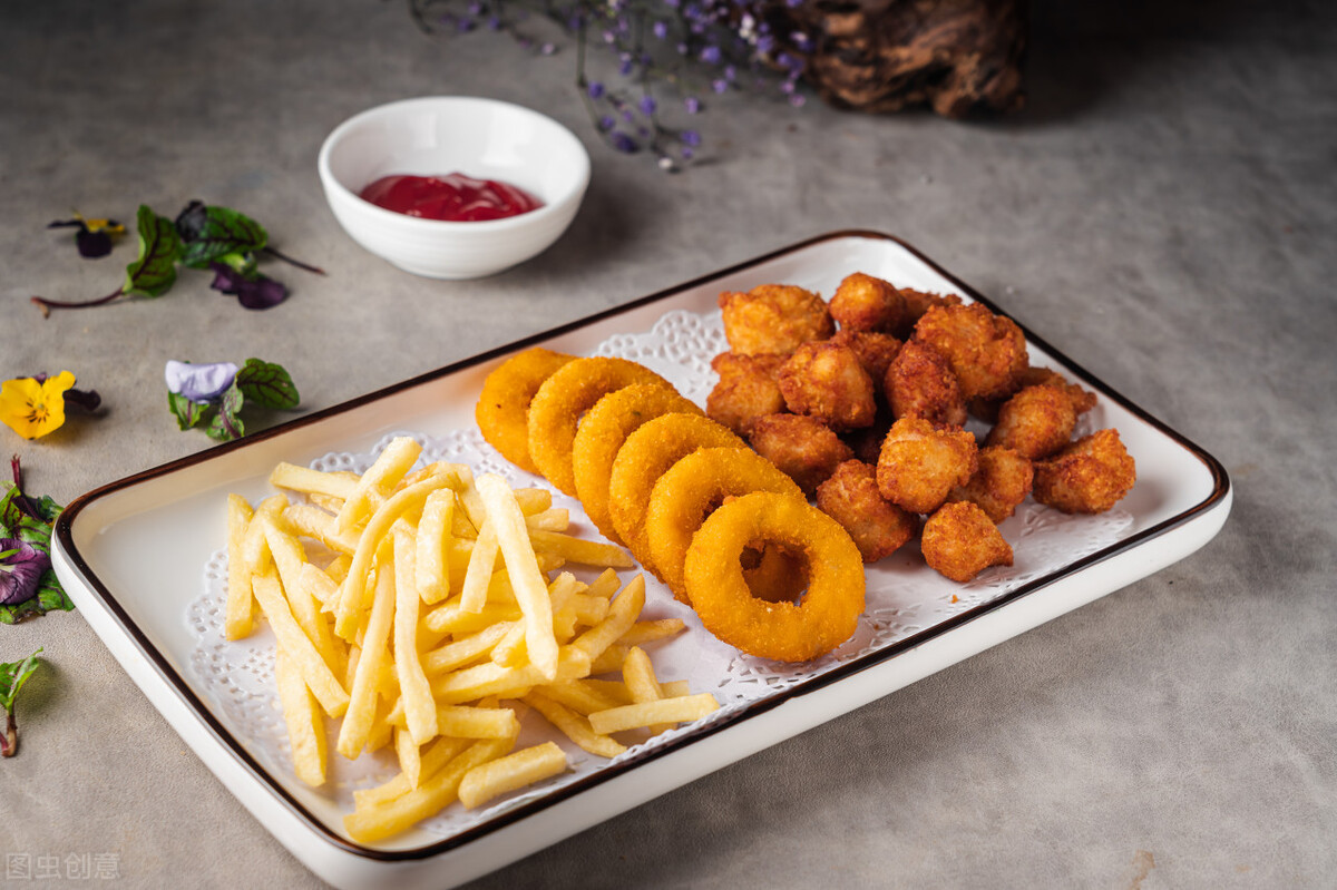 女性患上痤疮的原因是什么,湿热体质会长什么疮吗