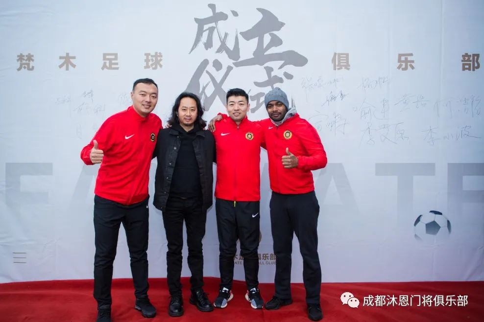 布里斯小传丨年少父亲踢球养家，法甲射手定居成都