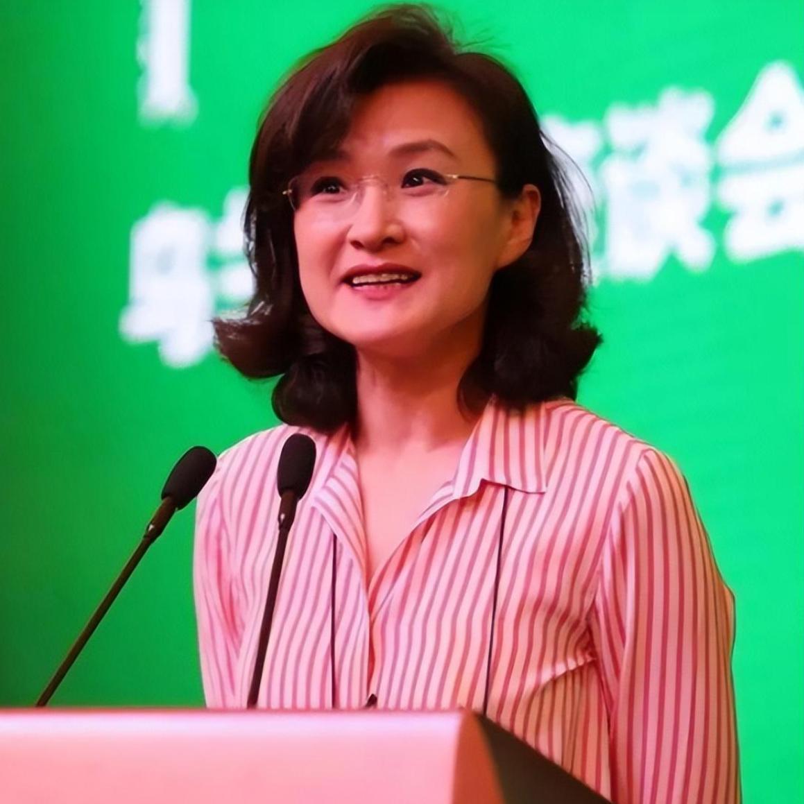 从央视名嘴到滚出主持界,央视名嘴董倩如今在干什么事