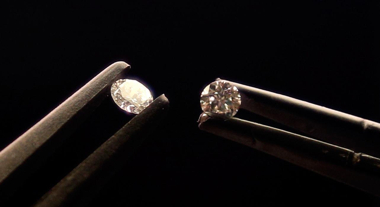 钻石为啥贬值那么厉害,钻石值不值钱回收