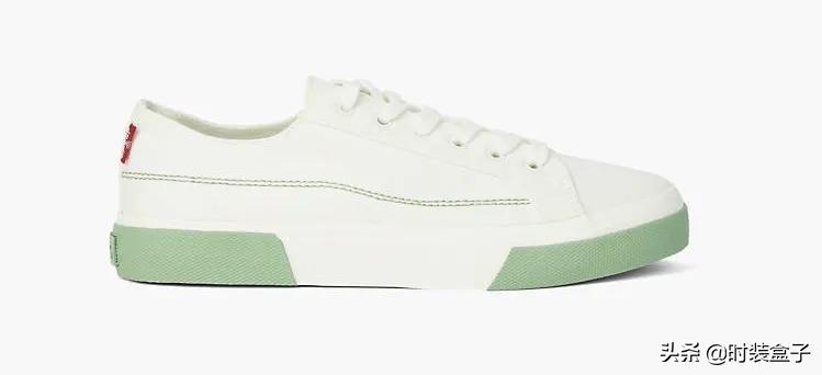 小白鞋是这几年的必备时尚单品,小白鞋时尚鞋