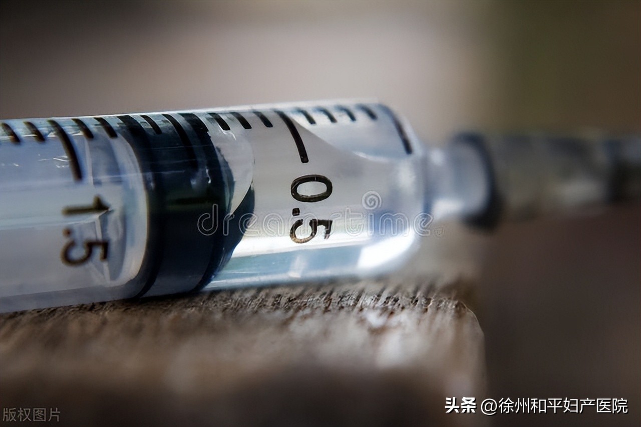 月经量少又黑是绝经了吗,月经量又少又黑又是块状