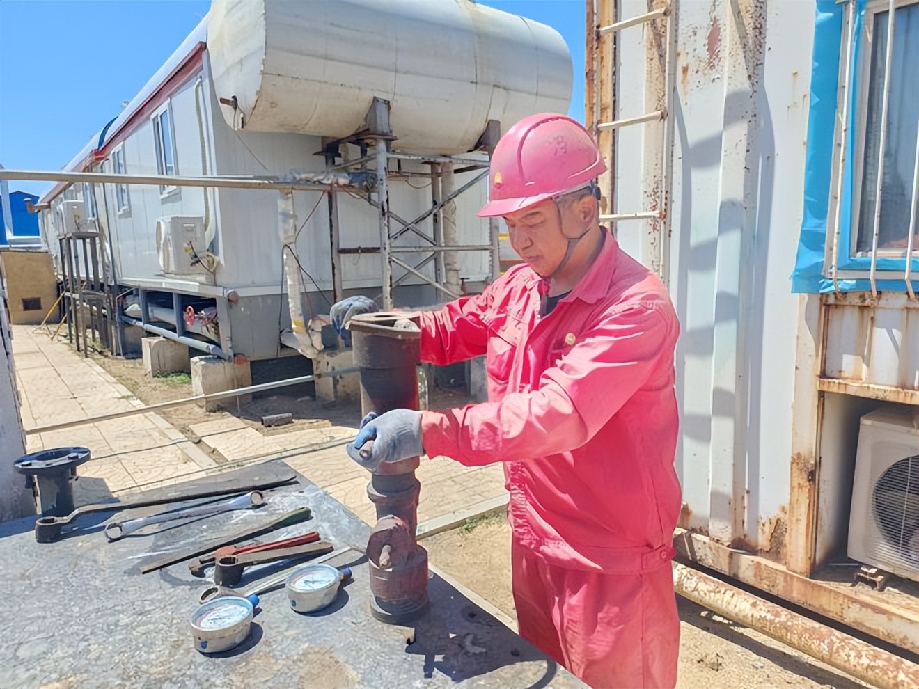 中国石油辽河油田特油公司:冯班长爱“淘宝”攒了个“百宝箱”