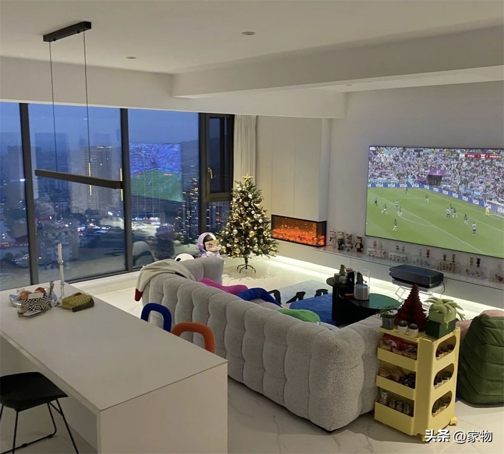 布置豪华客厅看世界杯,足球球迷怎么装饰自己的房间