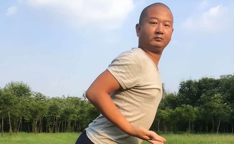 网红giao哥回应酒吧演出被打,网红giao哥现身酒吧捞金十分钟