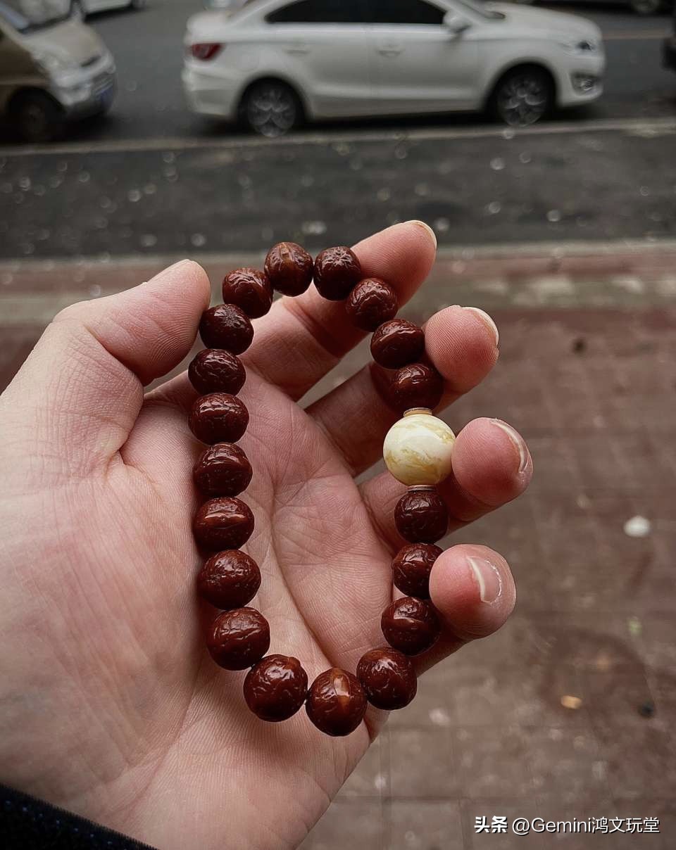 海黄手串的正确盘玩方法,绿松石手串的正确盘玩方法