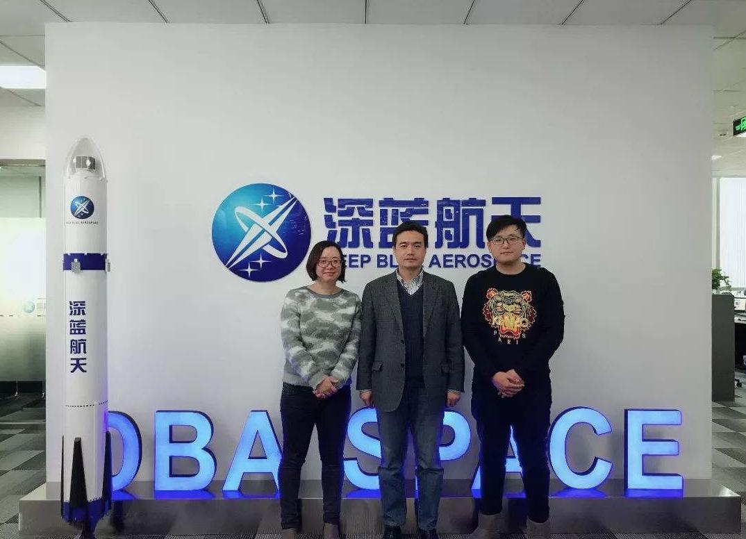 猎鹰9火箭发射加拿大卫星的视频,猎鹰9号火箭成功发射61颗卫星