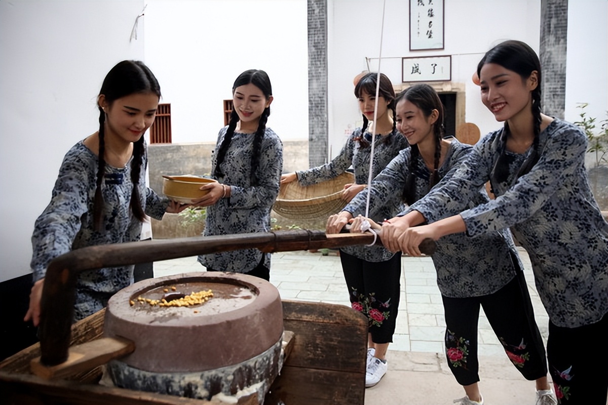 两会对农民的六条建议,村干部谈农村工作的意见和建议