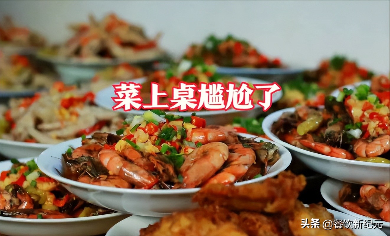 女子参加闺蜜婚宴随礼1000包辣条,女子偶遇婚宴随礼200元吃席