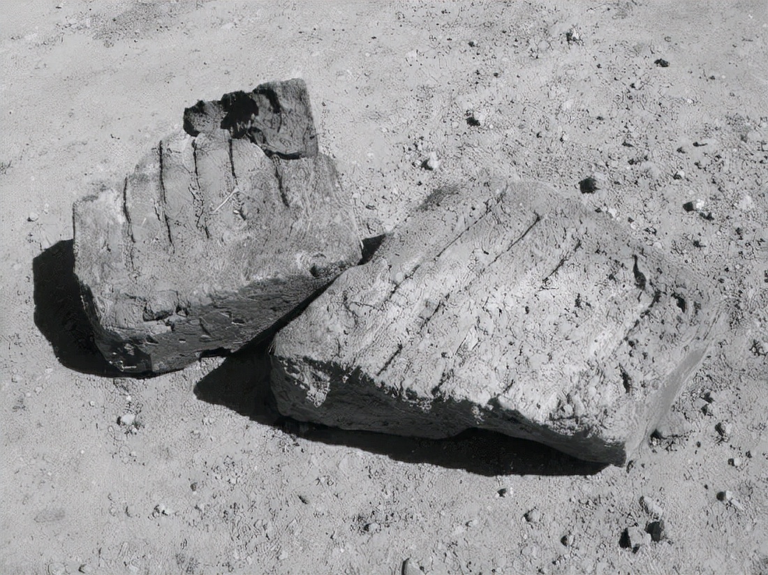 承德巨大岩石千年古塔,河北承德巨石上悬立两座古庙