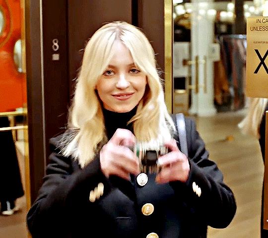 甜心脸蛋+*物尤**身材，但没人说她是花瓶